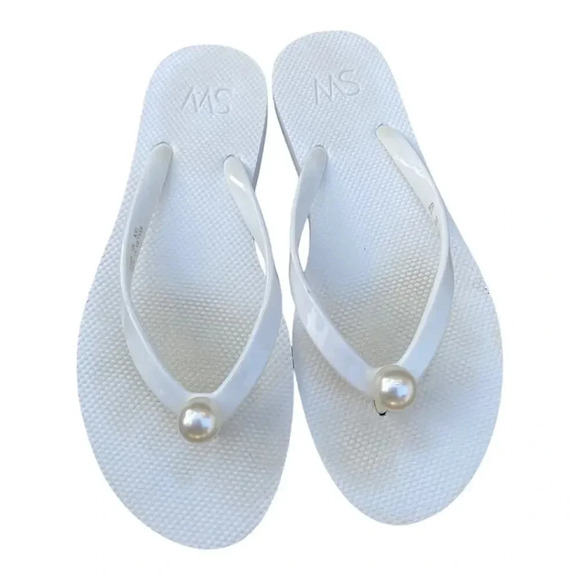 Stuart Weitzman white pearl flip flop size 6 - Picture 1 of 6